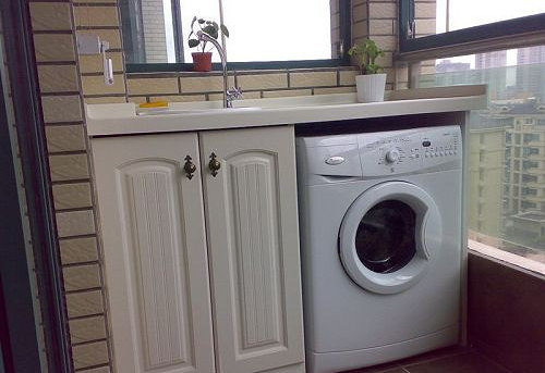 阳台洗衣机排水怎么处理 阳台洗衣间如何改造